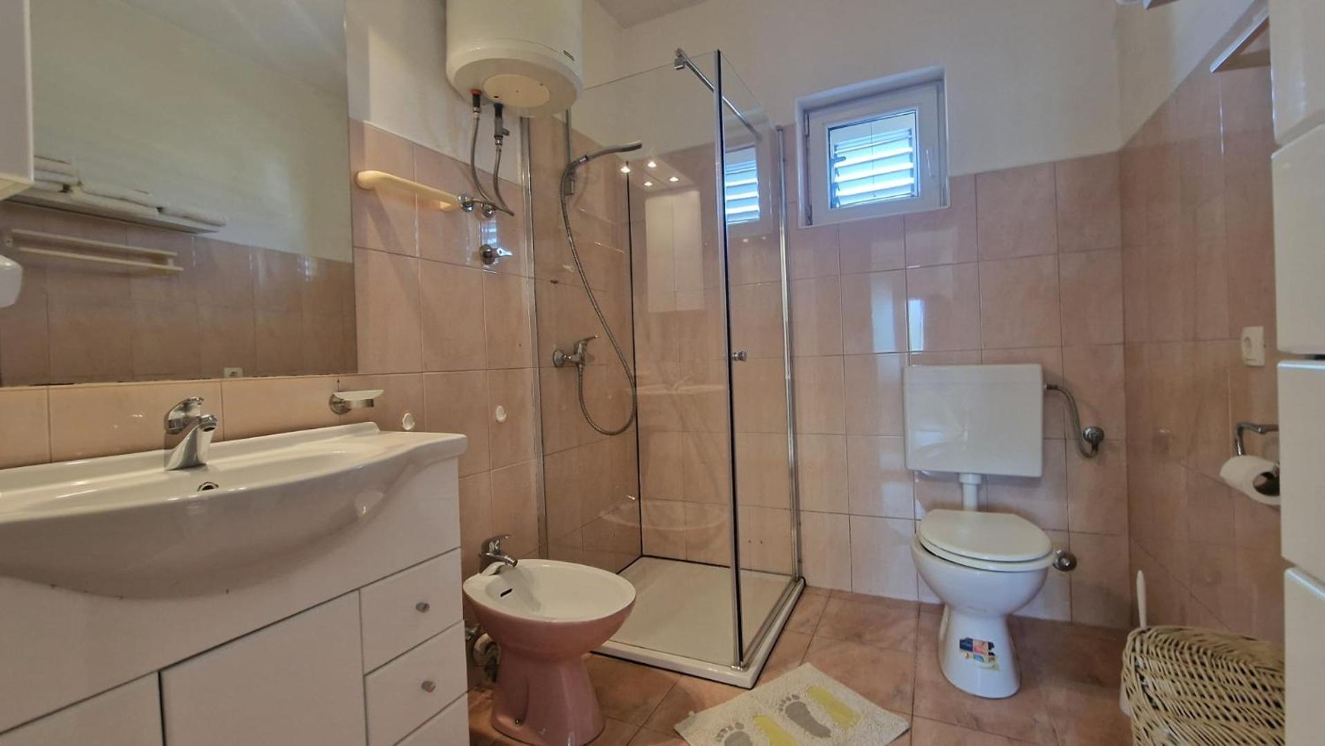 Ferienwohnung Kuca Za Odmor Laura Ražanac Exterior foto