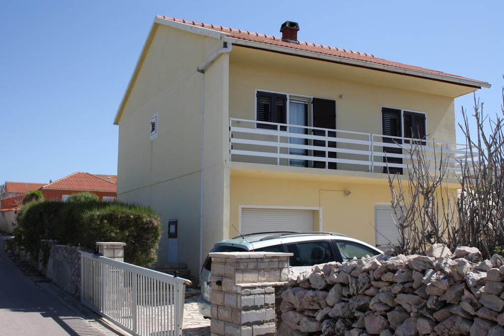 Ferienwohnung Kuca Za Odmor Laura Ražanac Exterior foto